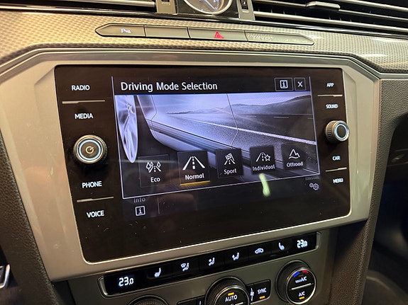Volkswagen Passat Alltrack 24 of 30