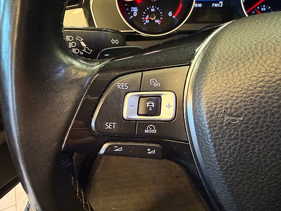 Volkswagen Passat Alltrack 17 of 30