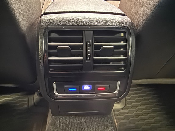 Volkswagen Passat Alltrack 14 of 30