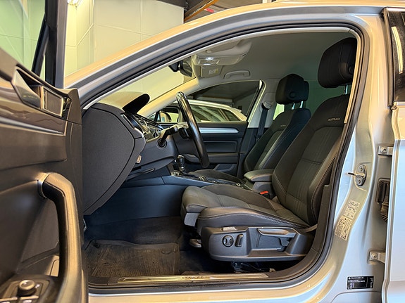 Volkswagen Passat Alltrack 10 of 30