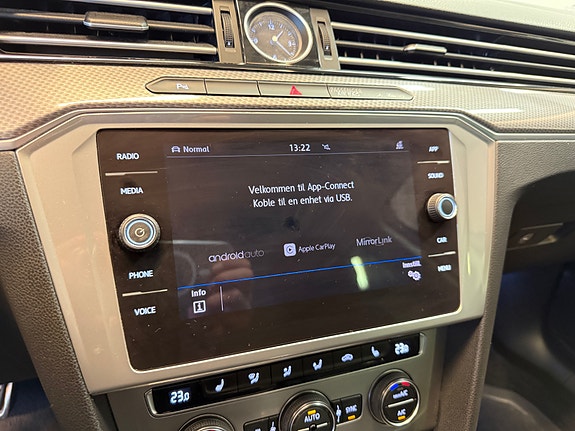Volkswagen Passat Alltrack 22 of 30