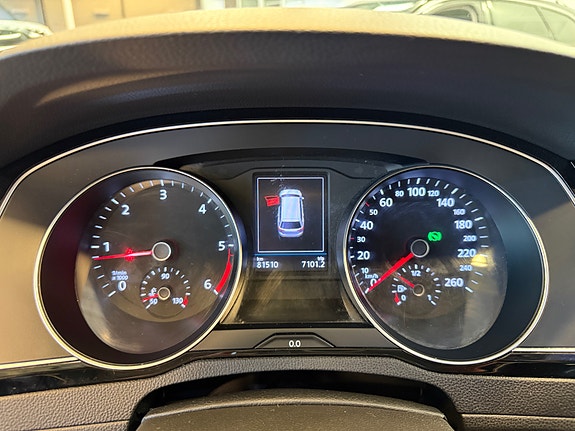 Volkswagen Passat Alltrack 20 of 30