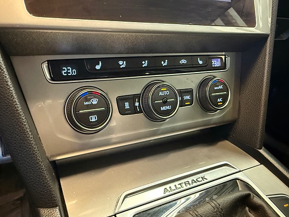 Volkswagen Passat Alltrack 28 of 30