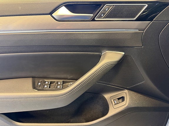 Volkswagen Passat Alltrack 16 of 30