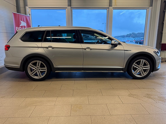 Volkswagen Passat Alltrack 5 of 30