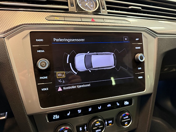 Volkswagen Passat Alltrack 23 of 30