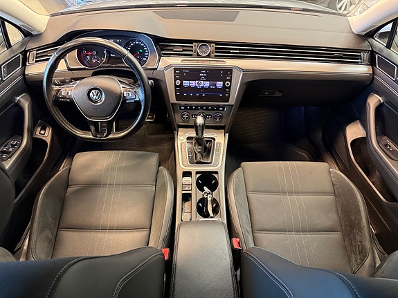 Volkswagen Passat Alltrack 21 of 30