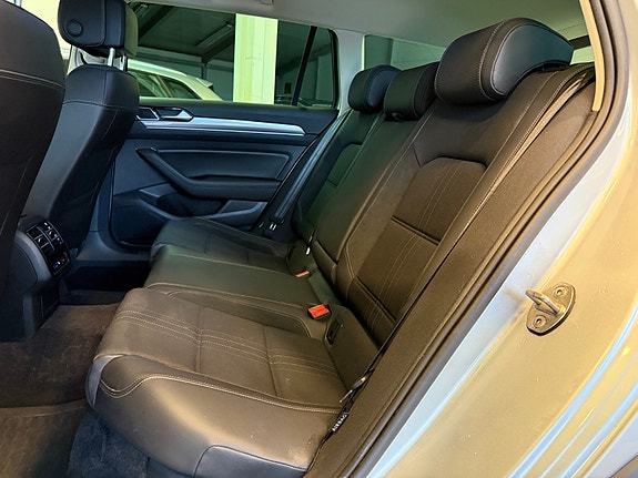 Volkswagen Passat Alltrack 15 of 30