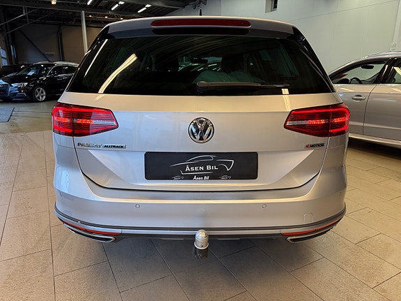 Volkswagen Passat Alltrack 7 of 30