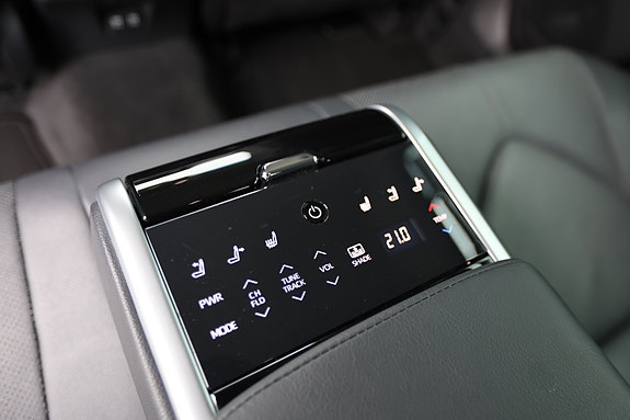 Toyota Camry 16 of 30