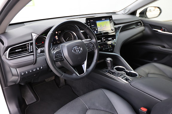 Toyota Camry 10 of 30