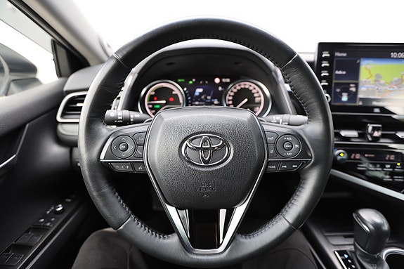 Toyota Camry 18 of 30