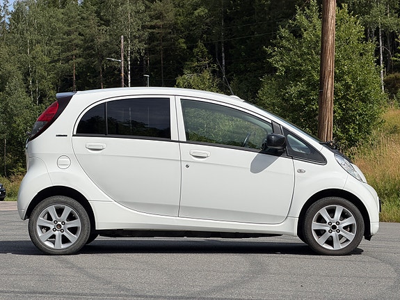 Peugeot iOn 3 of 5