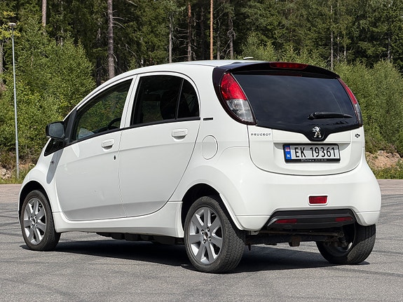 Peugeot iOn 4 of 5