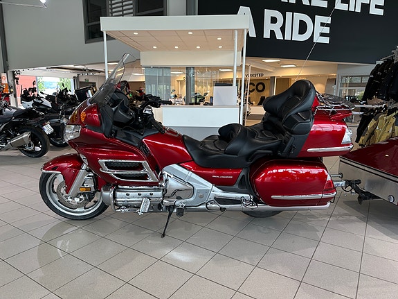 Honda GL 1800 Goldwing 4 of 11
