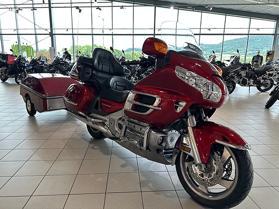 Honda GL 1800 Goldwing 2 of 11