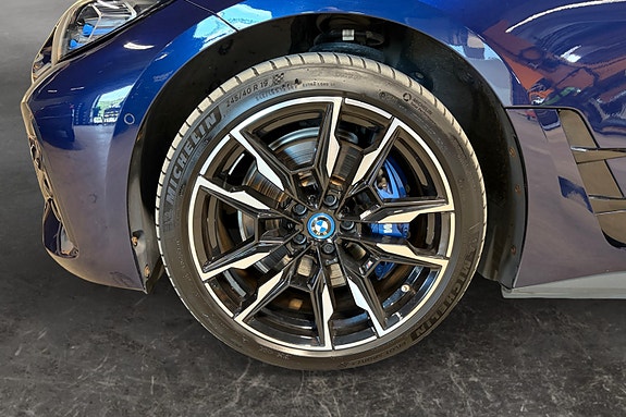 BMW i4 9 of 19