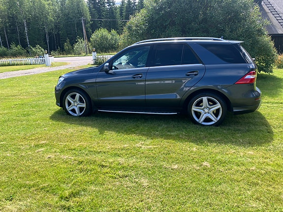 Mercedes-Benz ML250 2 of 21