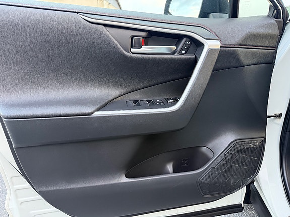 Toyota RAV4 26 of 30