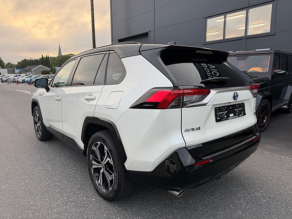 Toyota RAV4 18 of 30