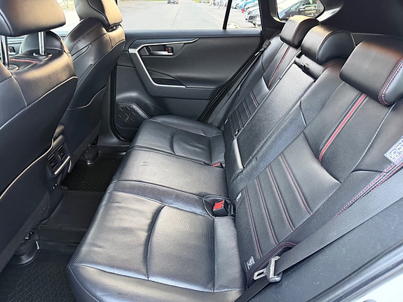 Toyota RAV4 24 of 30
