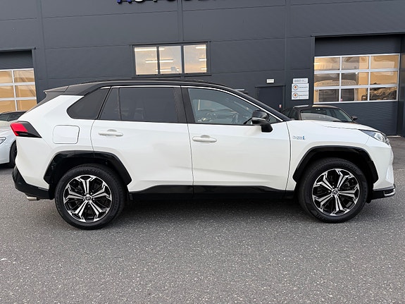 Toyota RAV4 13 of 30