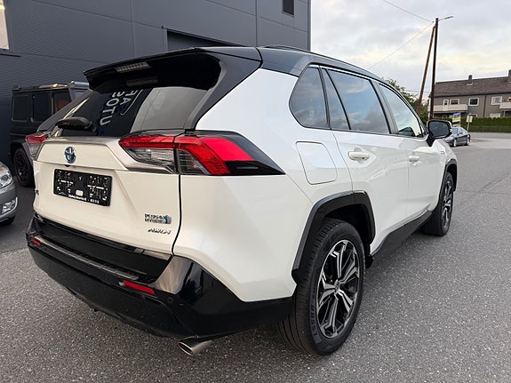 Toyota RAV4 14 of 30