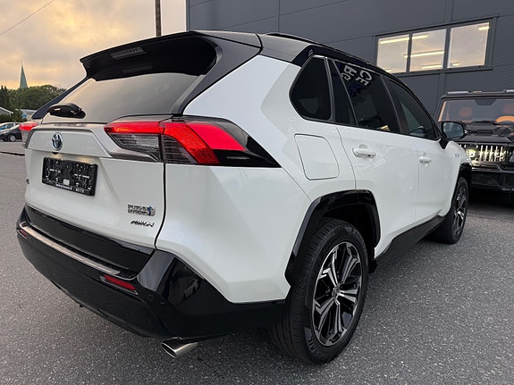 Toyota RAV4 12 of 30