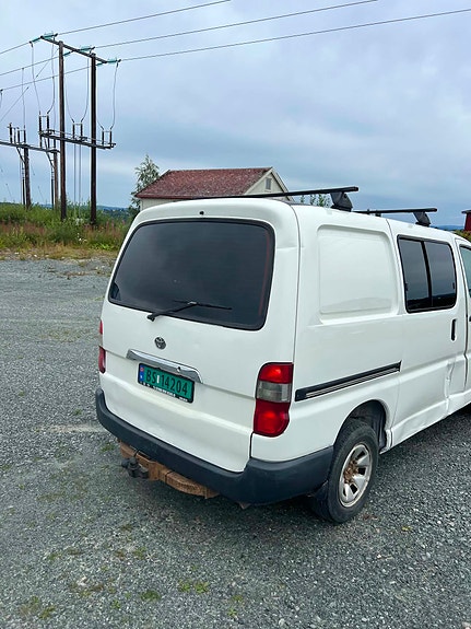 Toyota HiAce 4 of 5