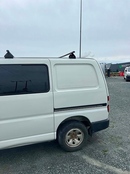 Toyota HiAce 2 of 5