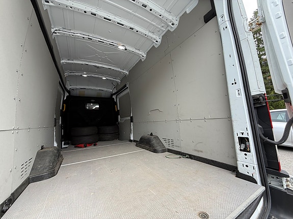 Ford Transit 9 of 19