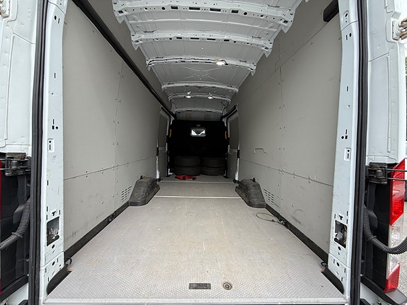 Ford Transit 8 of 19