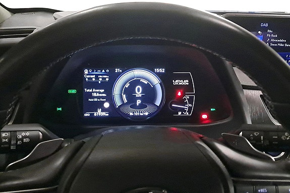 Lexus UX300e 13 of 30