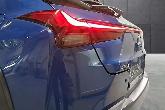 Lexus UX300e 25 of 30