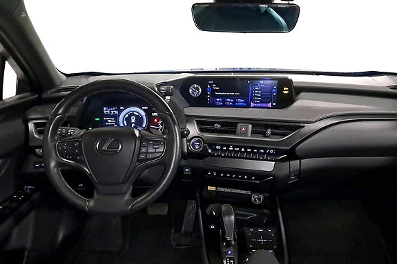 Lexus UX300e 10 of 30