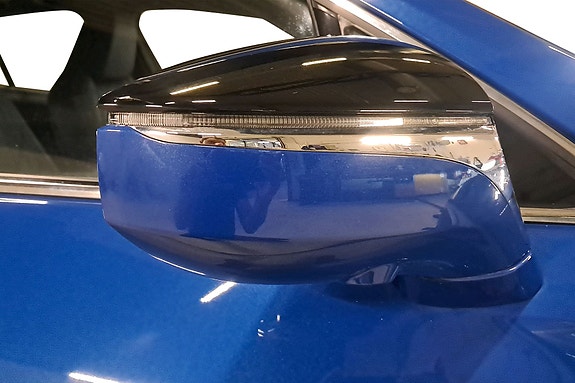 Lexus UX300e 23 of 30