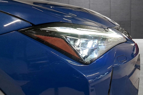 Lexus UX300e 22 of 30