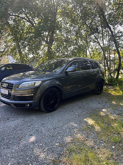 Audi Q7 3 of 5