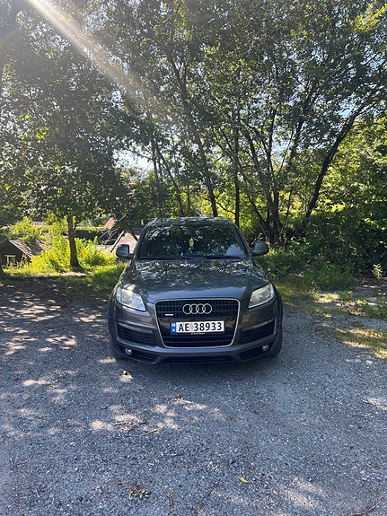 Audi Q7 4 of 5