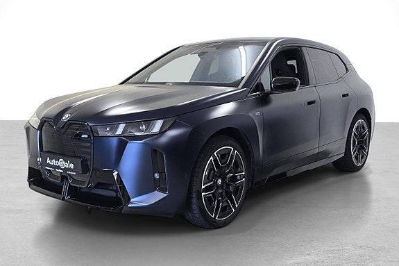 BMW iX 2 of 5
