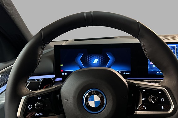 BMW i5 8 of 16