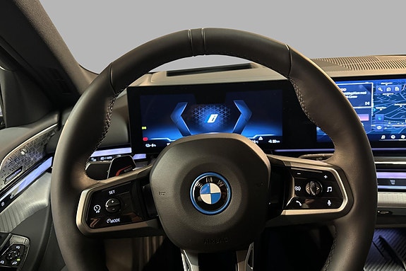 BMW i5 7 of 16