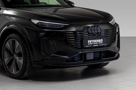 Audi SQ6 e-tron 2 of 30