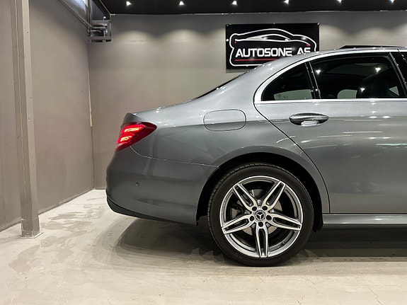 Mercedes-Benz E-Klasse 11 of 30