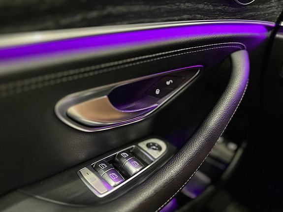 Mercedes-Benz E-Klasse 29 of 30