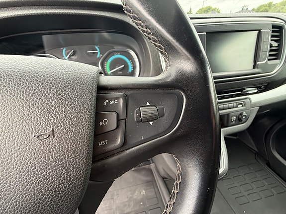 Opel Vivaro 13 of 23
