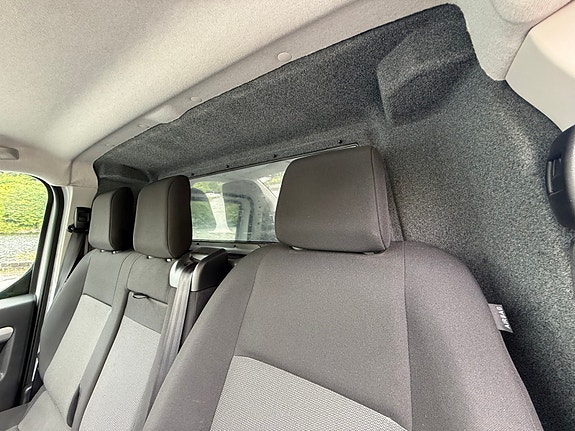 Opel Vivaro 10 of 23