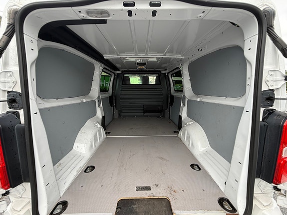 Opel Vivaro 20 of 23
