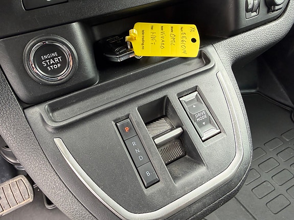 Opel Vivaro 19 of 23