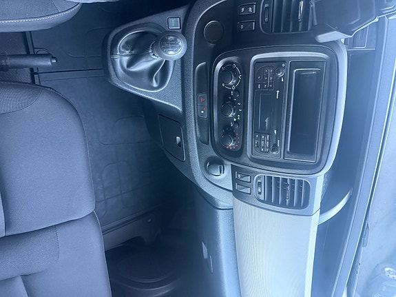 Renault Trafic 22 of 24